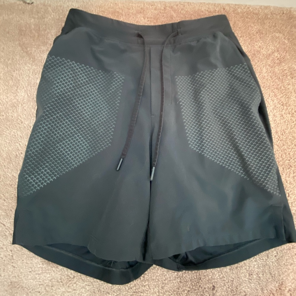 Men’s Lululemon Barry’s Bootcamp shorts.
